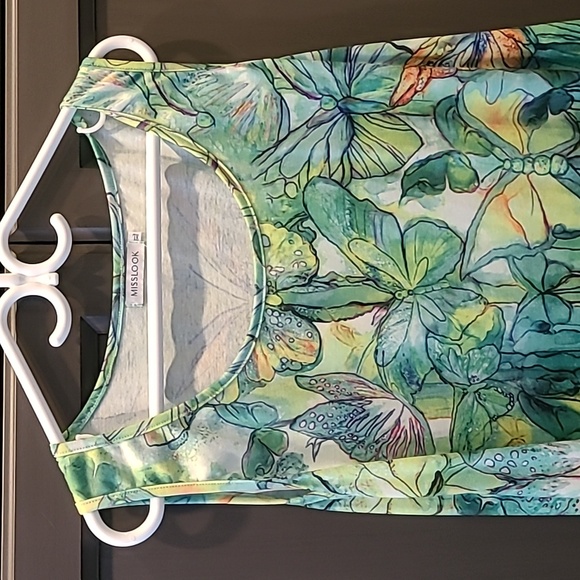 Sleeveless sundress, size XL, soft green with dragonfly and butterfly details - Picture 2 of 8